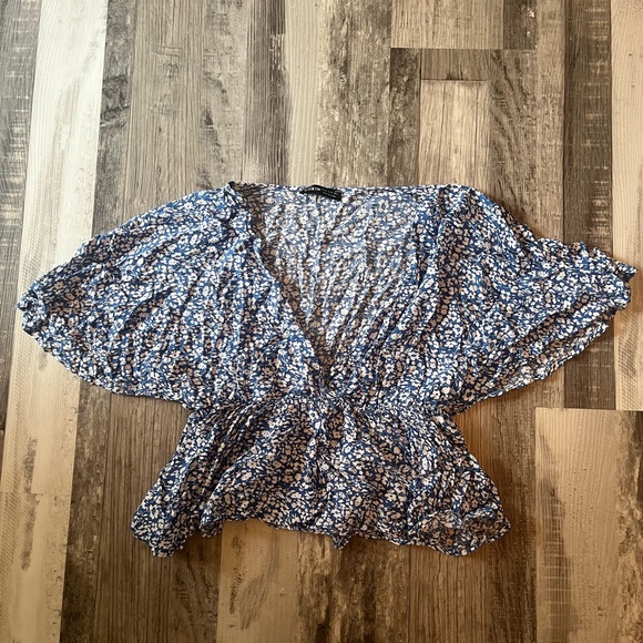 Floral V-Neck Ruffle Top - Picture 2 of 4